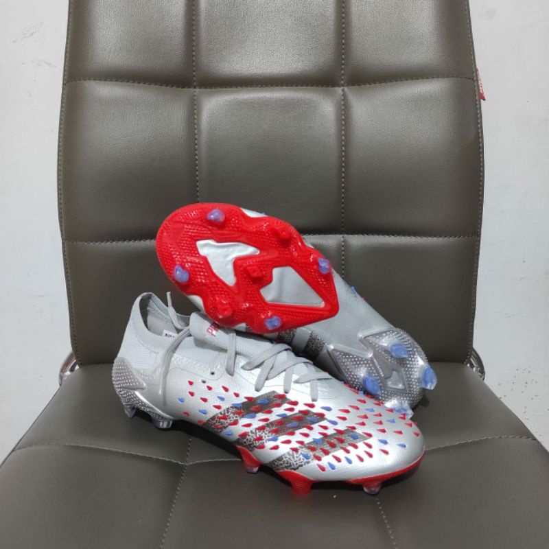 SEPATU BOLA ADIDAS PREDATOR FREAK  .1 SUPERLATIVE SILVER RED FG