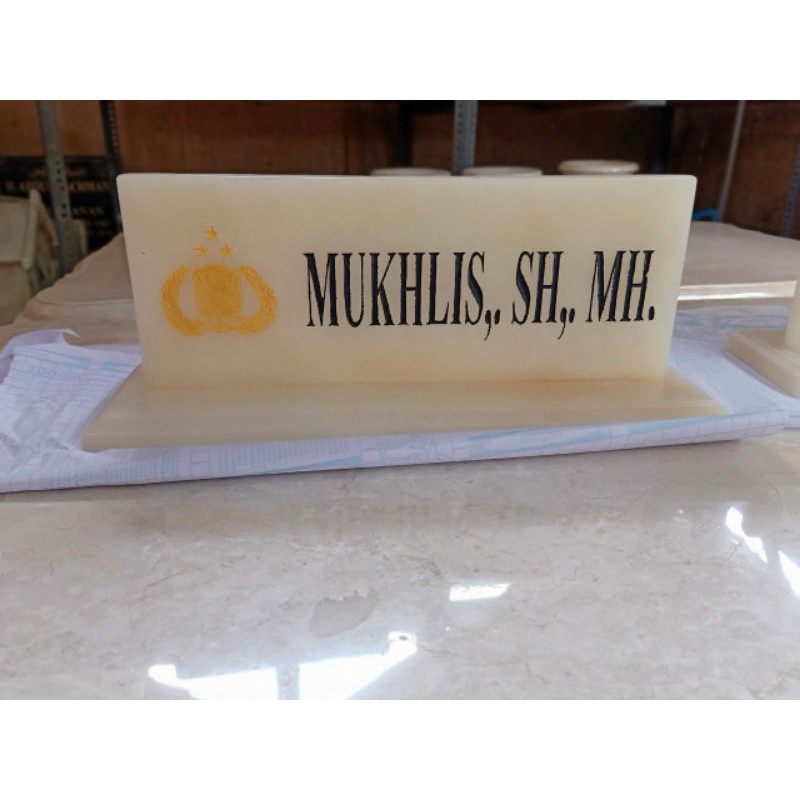 

Papan Nama Meja Onyx