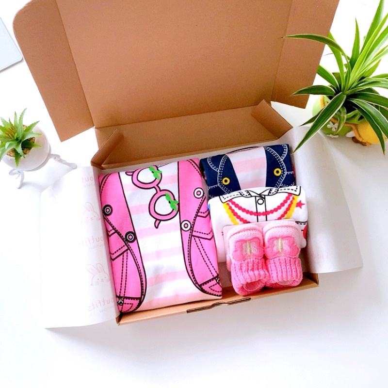 

hampersbayi/kadobayinewborn/hamperslahiranbayi/babygiftset/kadobayiperempuan