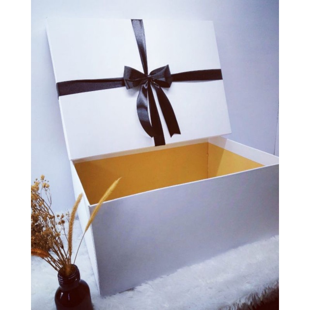 

RB Kotak Kado Hardbox 40x30x15 Eksklusif Mewah