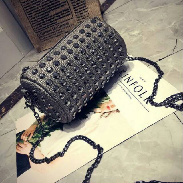 TAS WANITA SLING BAG ATMOSFER
INCLUIDE TALI PANJANG 
BAHAN SUPER TOGO