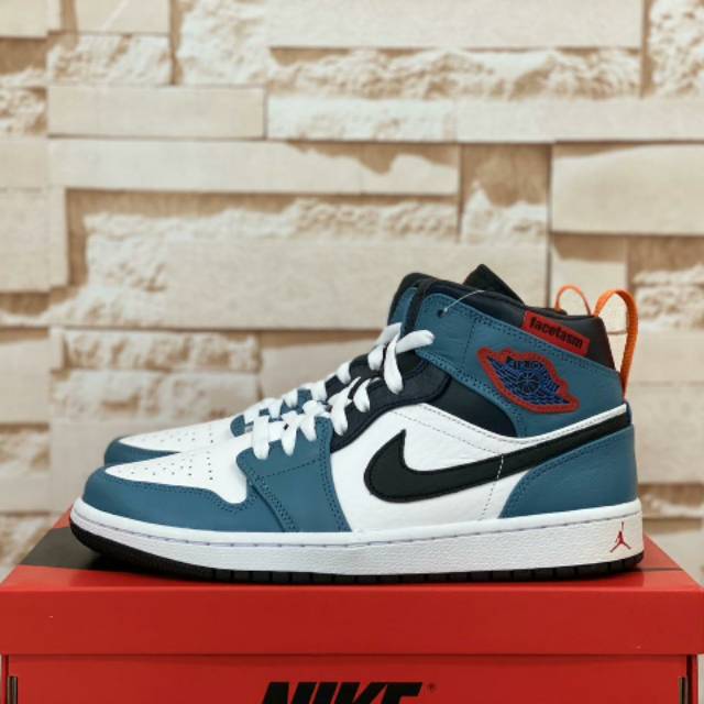nike air jordan 1 mid fearless facetasm