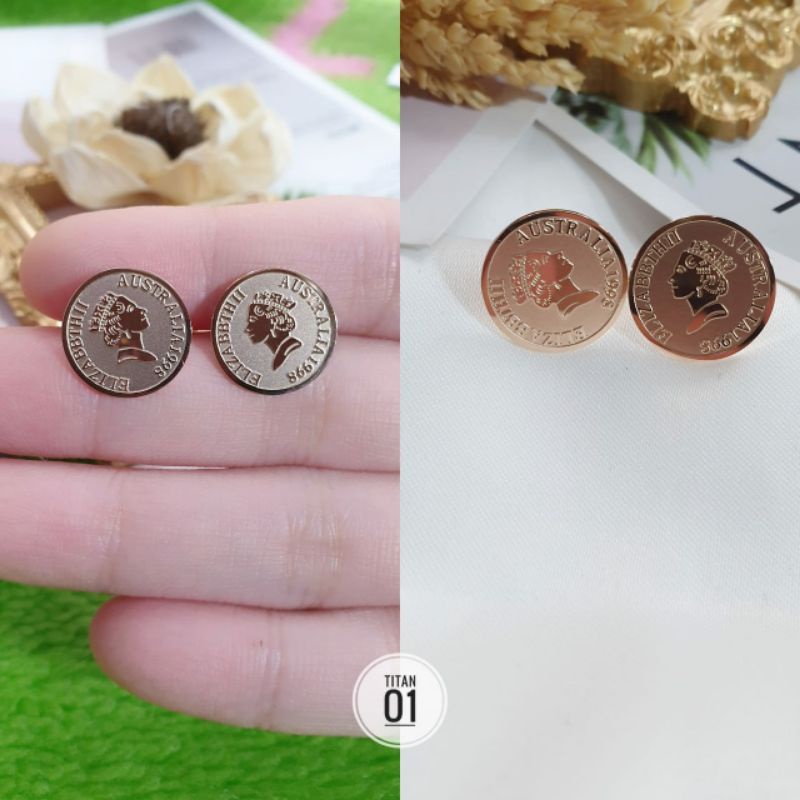 anting Titanium motif koin romawi H1028339