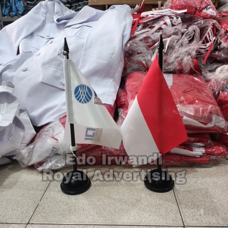 

Satu Pasang Bendera Peradi Terbaru dan Bendera Meja Merah Putih Ready Stock Berkualitas