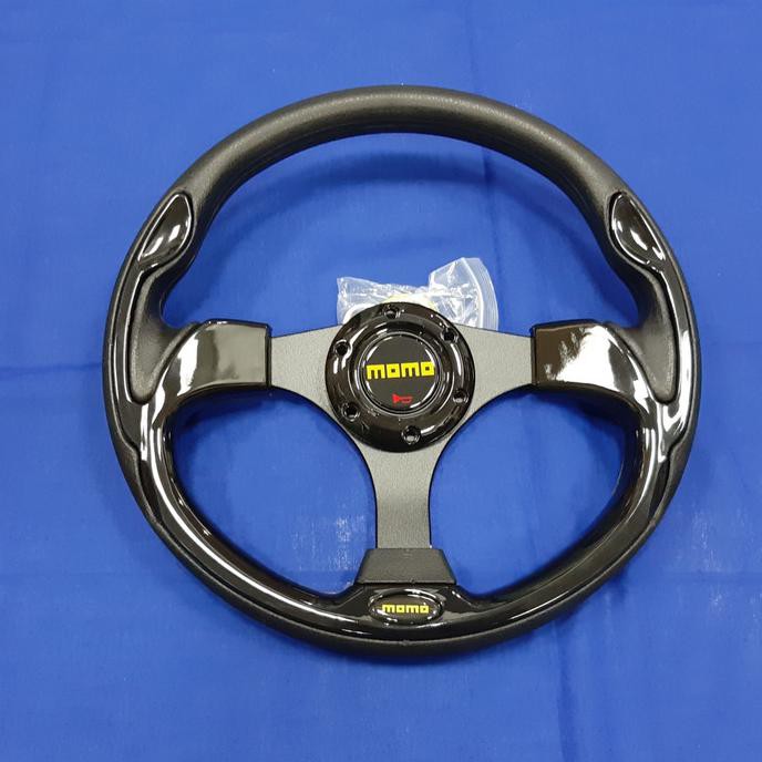 Stir Racing mobil tulisan MOMO