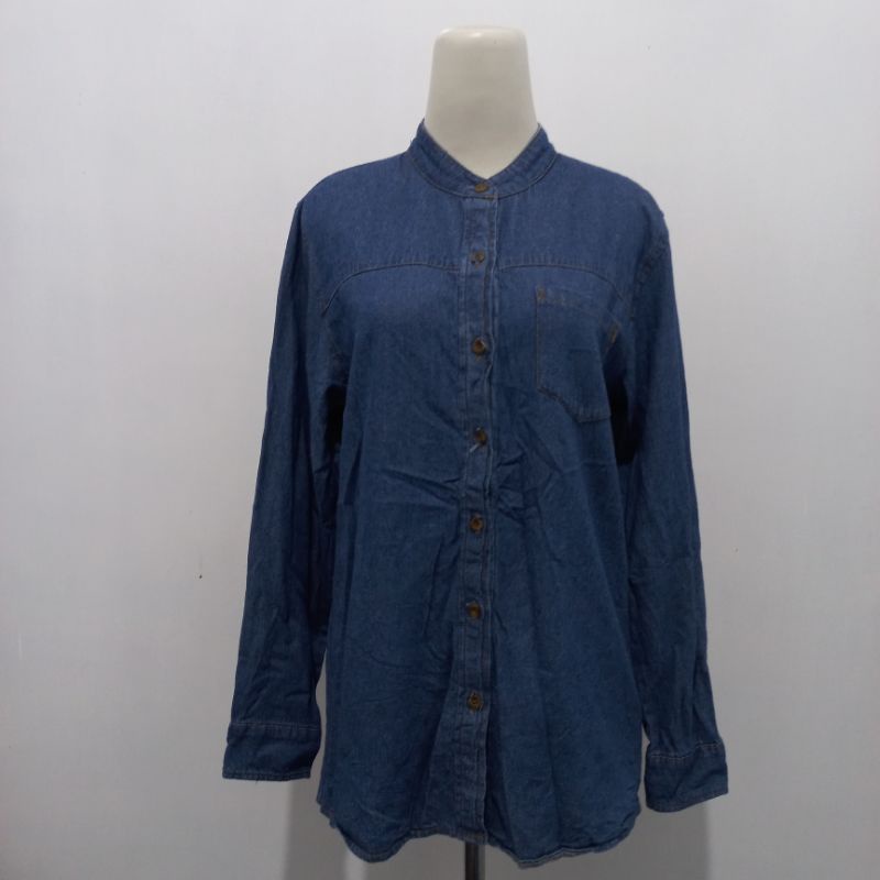 PRELOVED / THRIFT / SECOND KEMEJA / BLOUSE JEANS KATUN / DENIM BLUE WANITA / CEWEK SIZE L LIKE NEW