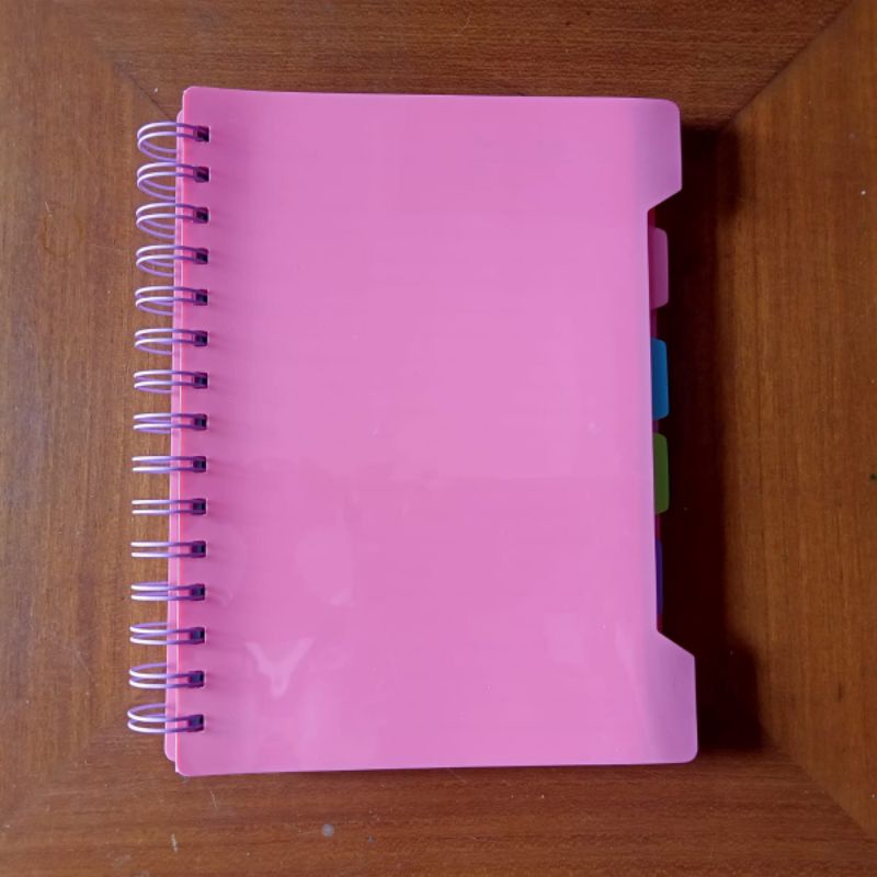 

Notebook Spiral A5 - 112 Sheets (Lembar) / 224 Pages (Halaman)