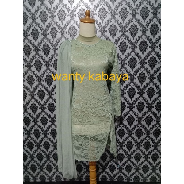 Kebaya tunangan wisuda