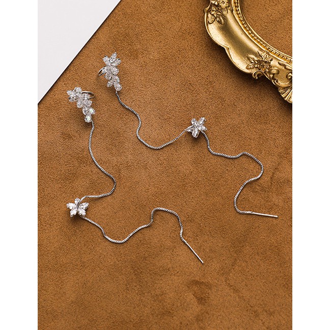 LRC Anting Tusuk dan Jepit Fashion Silver Diamond-studded Flower Tassel P22292