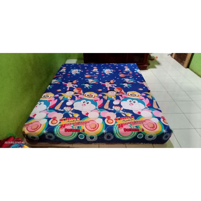 sprei uk 160 x 200 x 20,motif doraemon