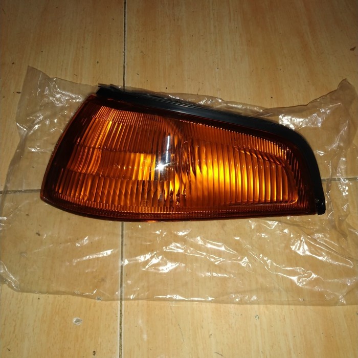 Ford Genuine Parts Lampu Sein Kiri kuning Ford Laser Gala 8BBH51070