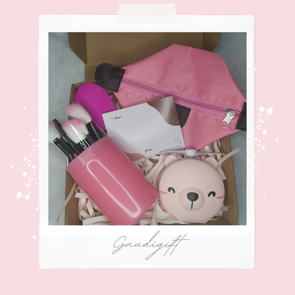 

Gaudigift Pinky package/Giftbox cewek/ Hampers cewek/ Hampers murah/ Kado wisuda/ Kado ulang tahun