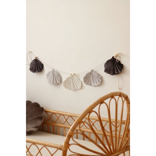 Moimili Velvet Shell Garland