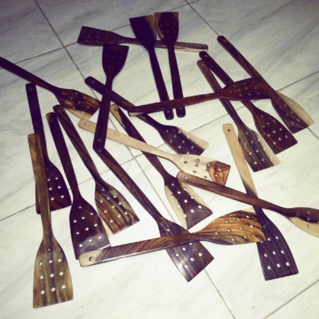 Sutil/Sendok/Sodet/Spatula Kayu Sonokeling P35 Berlubang