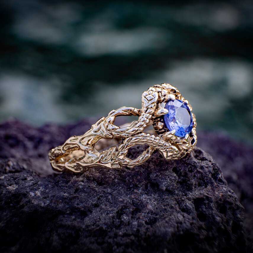 Cincin Titanium Steel Desain Ular Hias Kristal Berlian Imitasi Warna Silveremas Untuk Priawanita