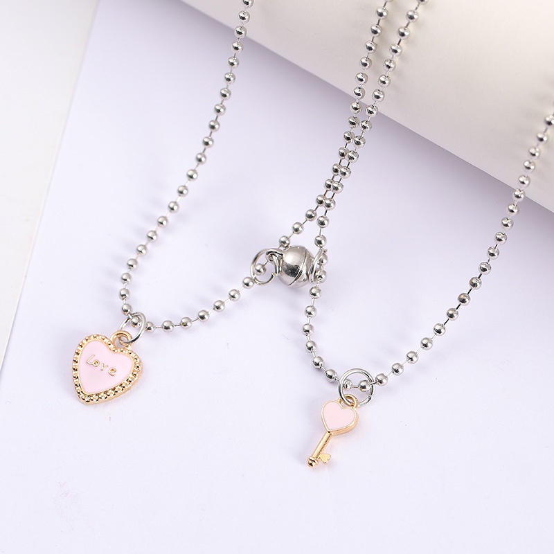 Set Kalung Magnetik Desain Hati Kunci Dan Huruf Warna Hitam Dan Putih Untuk Pasangan