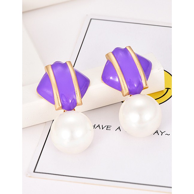 LRC Anting Tusuk Fashion Alloy Resin Pearl Square Earrings F40587