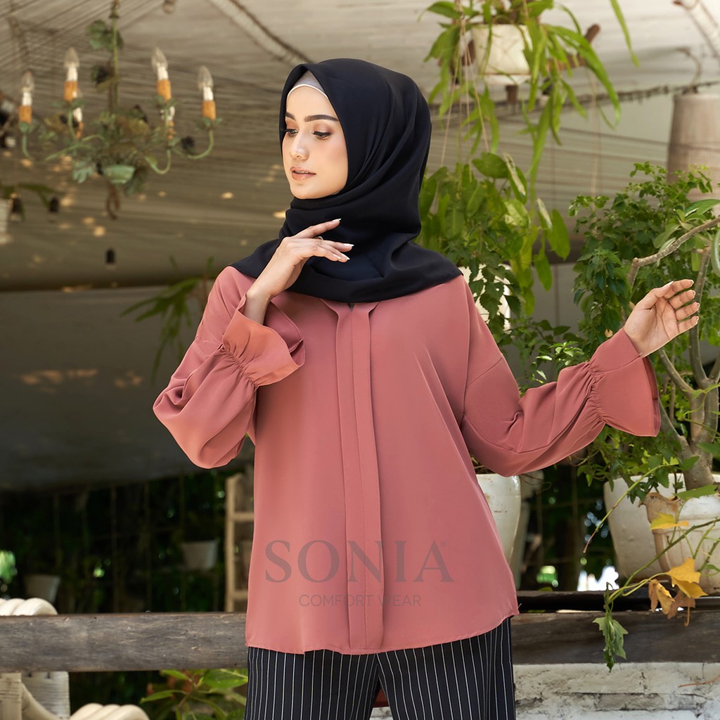 

Sonia - Mindy Blouse Wanita Lengan Ruffle by SONIA / B1972