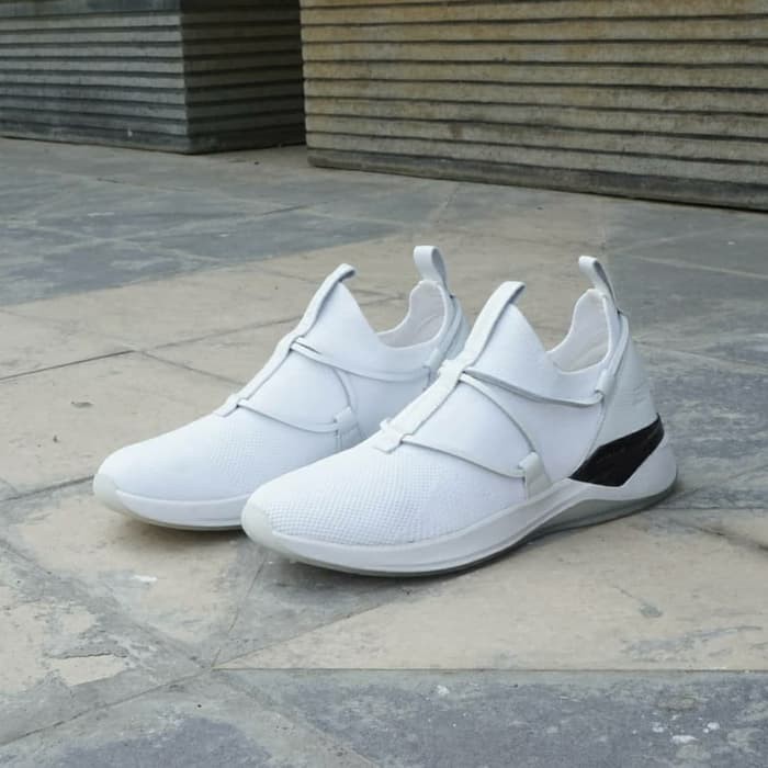 Sepatu Sneaker Pria Skechers Modena Acapella 52545-WBK - White