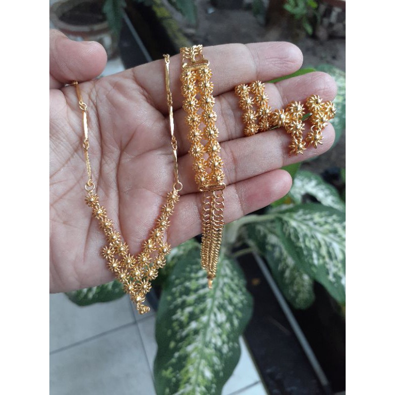 SET PERHIASAN PERAK SEPUH EMAS