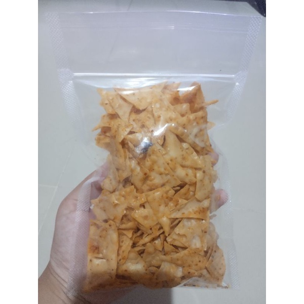 

Keripik Pangsit Daun Jeruk Pedas Gurih