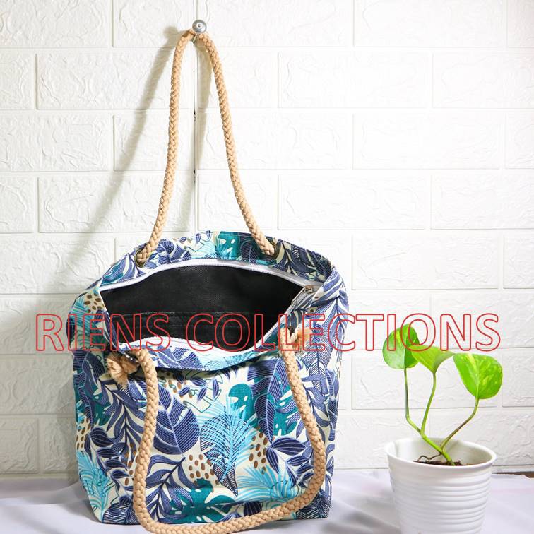 RIENS COLLECTIONS. TOTEBAG KANVAS TALI SUMBU MOTIF FLORAL BIRU. TAS KANVAS. TAS JOGJA. SOUVENIR JOGJA