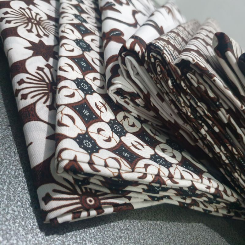 Kain Batik H Santoso AAA motif Kawung Parang Bunga Putih / Jarik Jogjaan