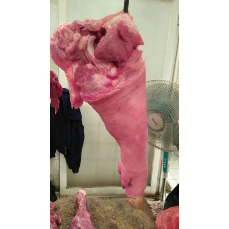

KAKI DEPAN BABI / CUKIOK / DAGING BABI FRESH