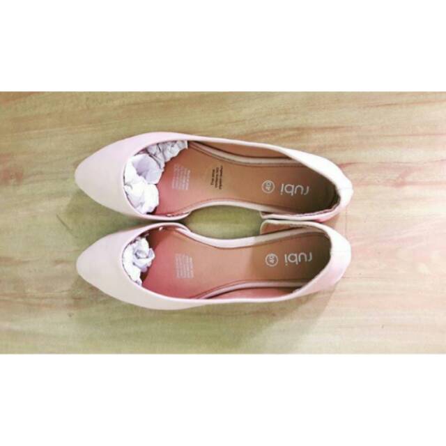 Sepatu flat RUBI