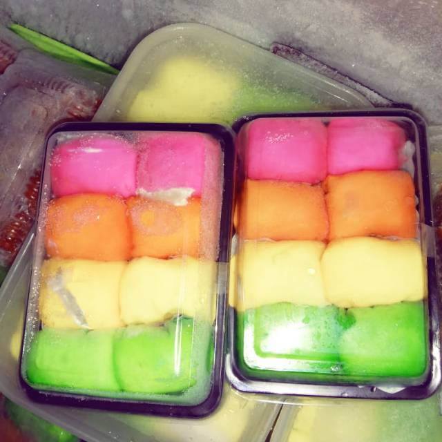 

Pancake durian dan dimsum mix rasa ayam dan udang dikiirim dalam keadaan frozen