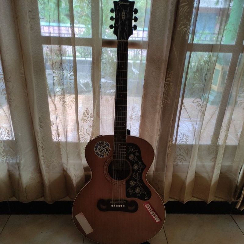 Gitar akustik Gibson