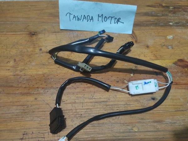 SOKET KABEL LAMPU DRL MITSUBISHI PAJERO DAKAR