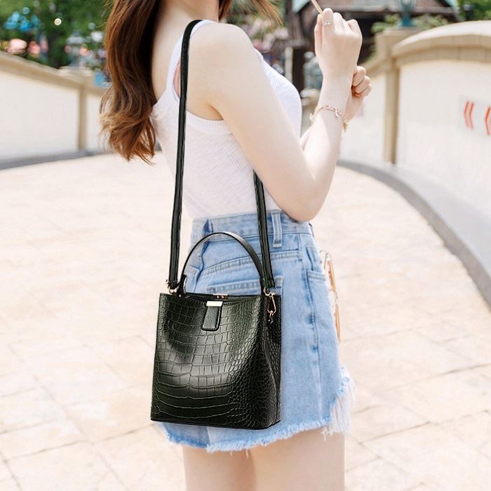 (COD) Vyctoria VOS8881 Tas Selempang Wanita Murah Fashion Import Promo BQ3079 GT1683 EL5634 LT1116 3079 1116 1683 5634