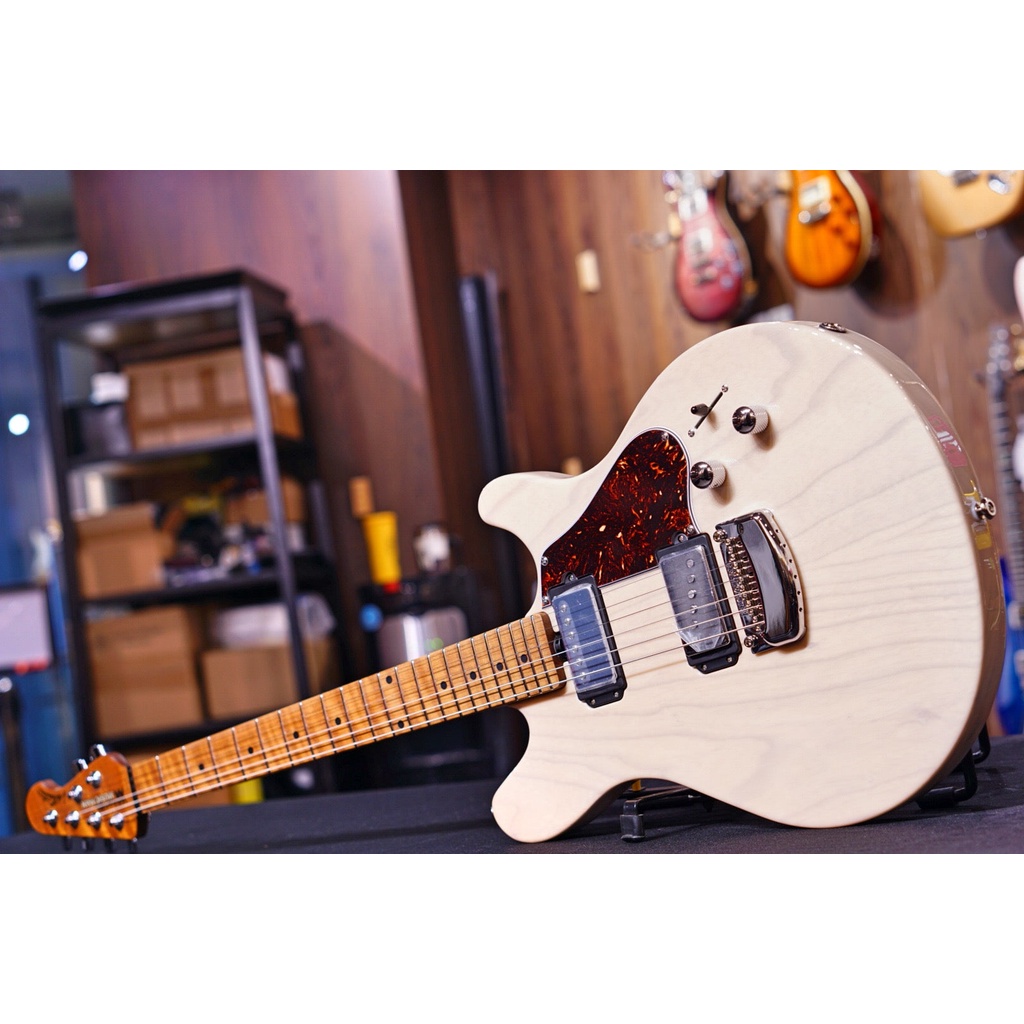 MusicMan James Valentine Trem - Trans Buttermilk G97609