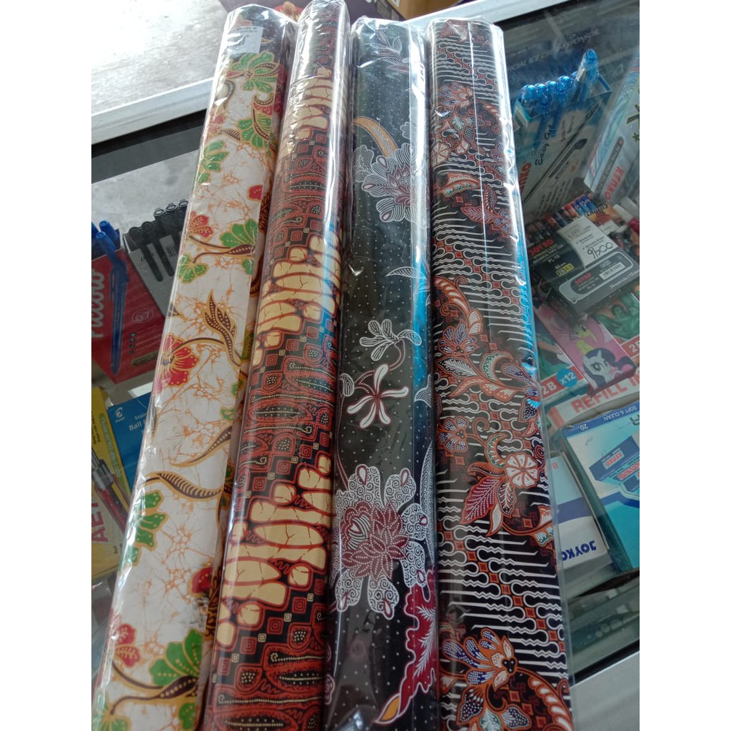 

Kertas Kado Karakter/ Batik