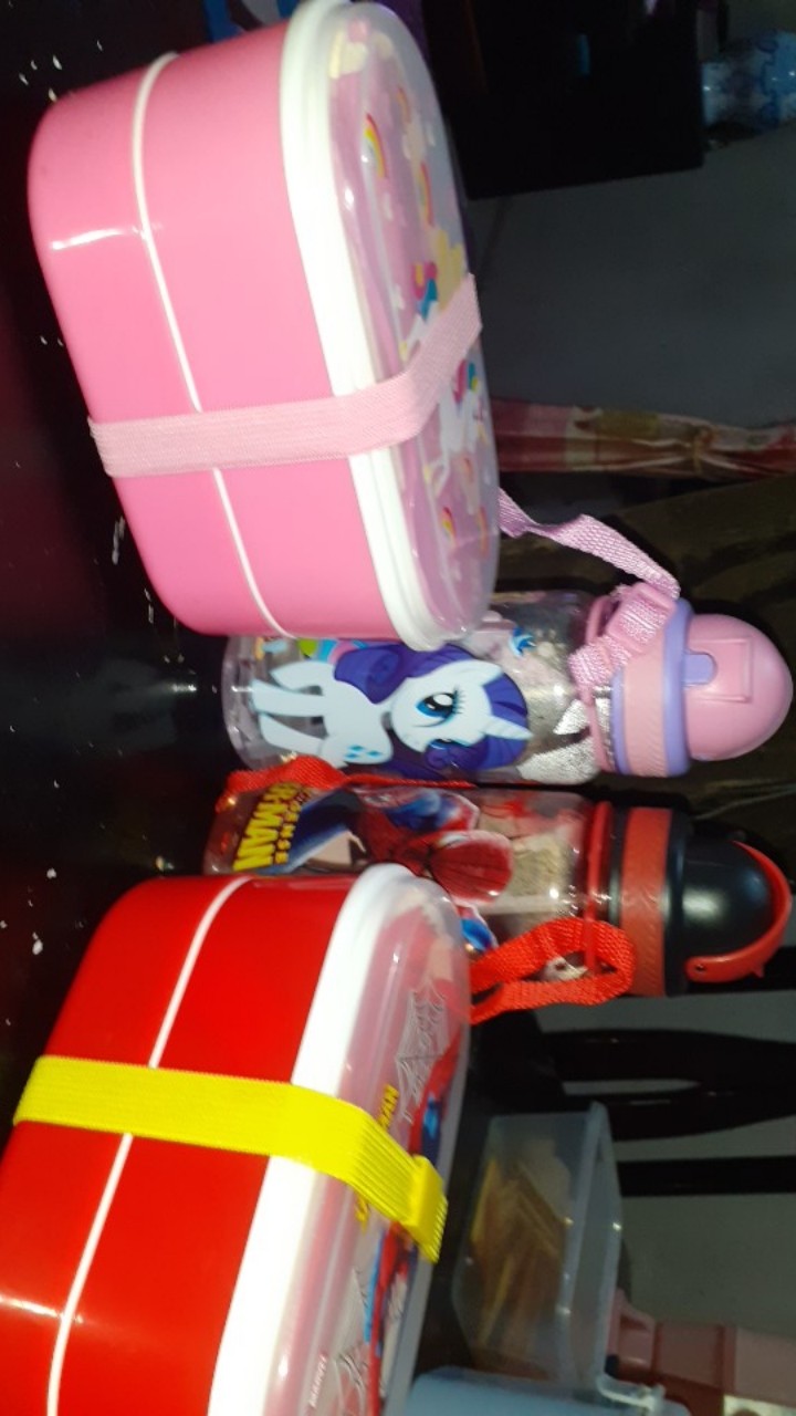 Botol Minum Sedotan Tali Panjang Karakter Kode 3675