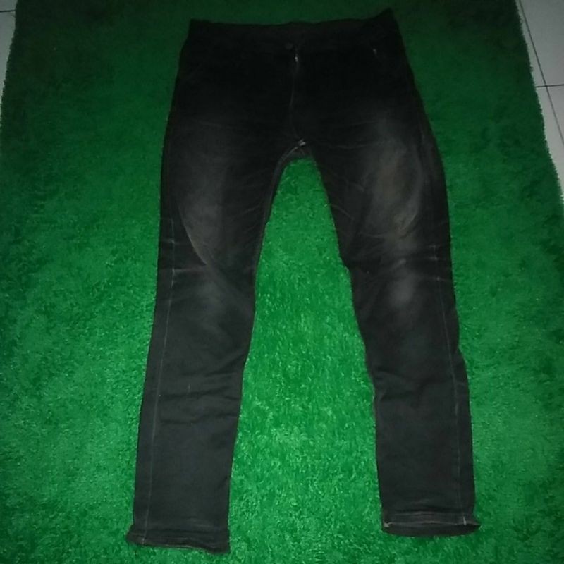 Celana Jeans Pria Bekas Kondisi Masih Bagus Dan Terawat