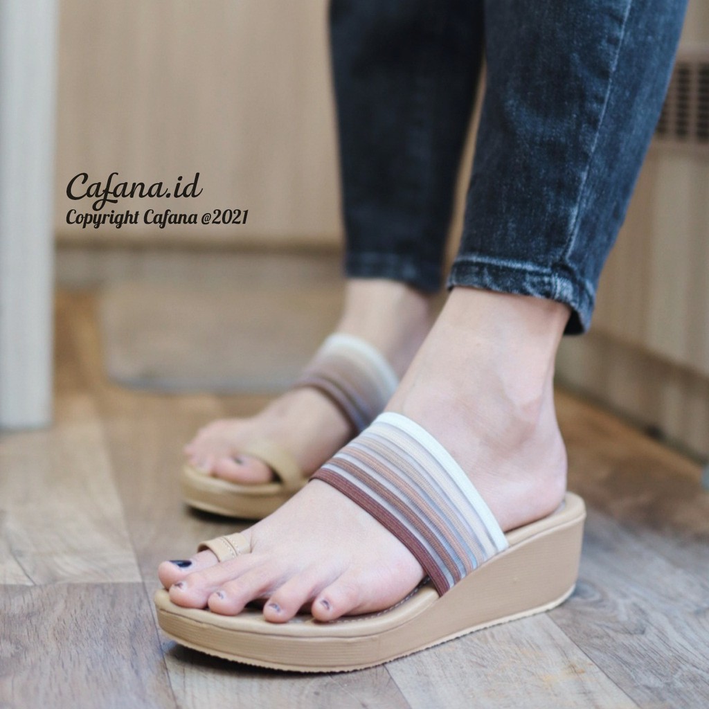 Sandal Wedges Wanita Farrah SDW346