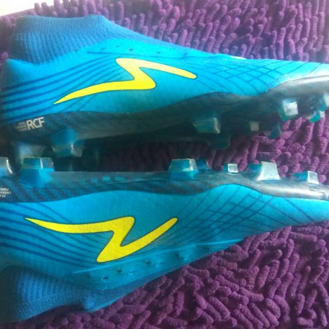 Sepatu bola Fg Specs Illuzion II No.39.