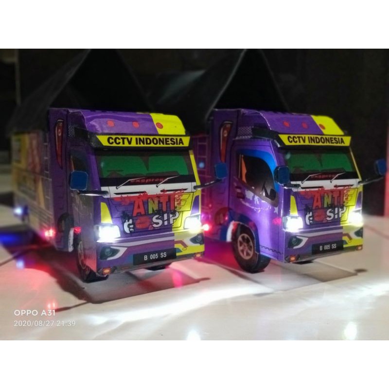 miniatur truck oleng BISA CUSTOM FOTO DAN NAMA DI PINTU BELAKANG