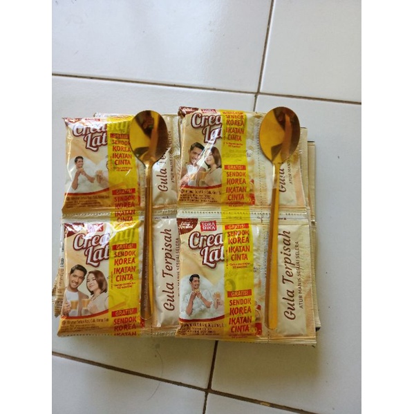 torabika creamy latte...sendok ada di dalam lipatan rentengan ya...hadiah sendok korea edisi ikatan 
