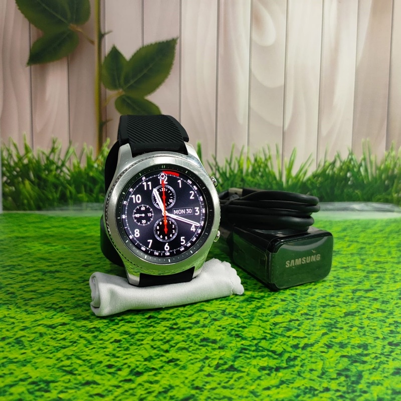 Samsung Gear S3 classic smartwatch Android hear blood oxi