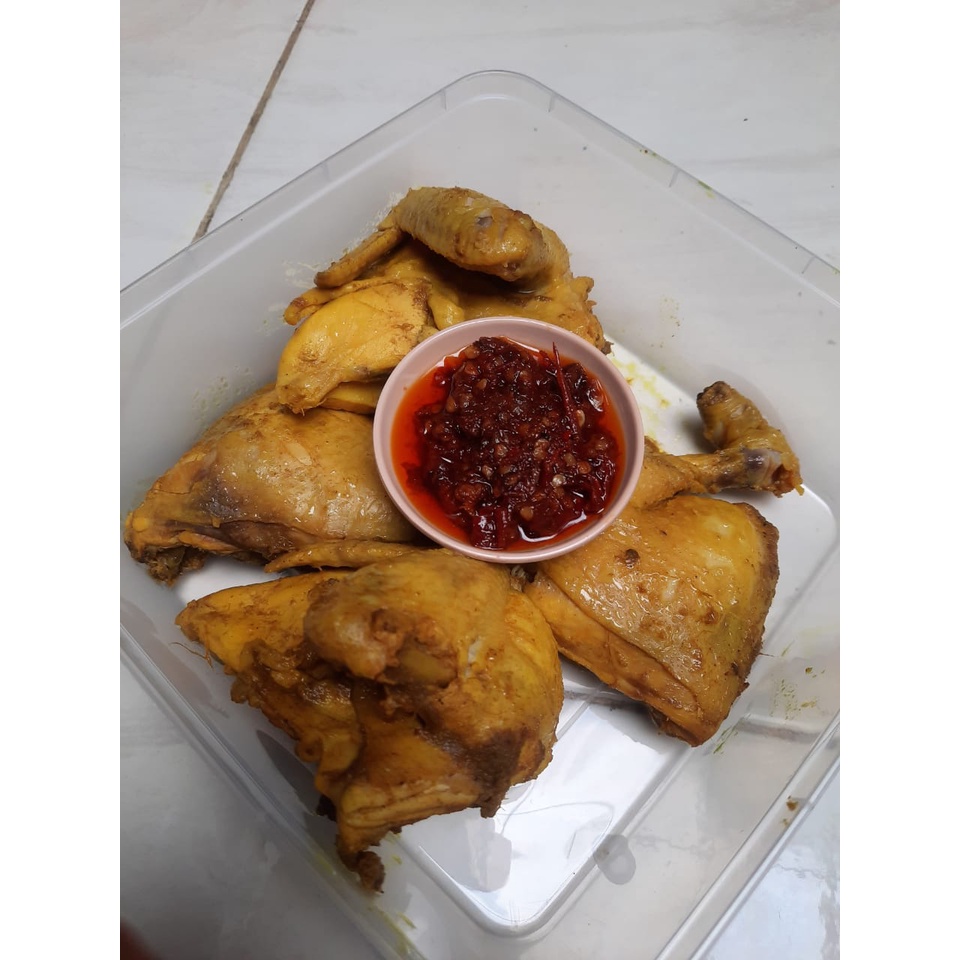 

Ayam Ungkep Bumbu Kuning 1 Ekor 4 Potong Besar Tinggal Goreng + Sambal Goreng