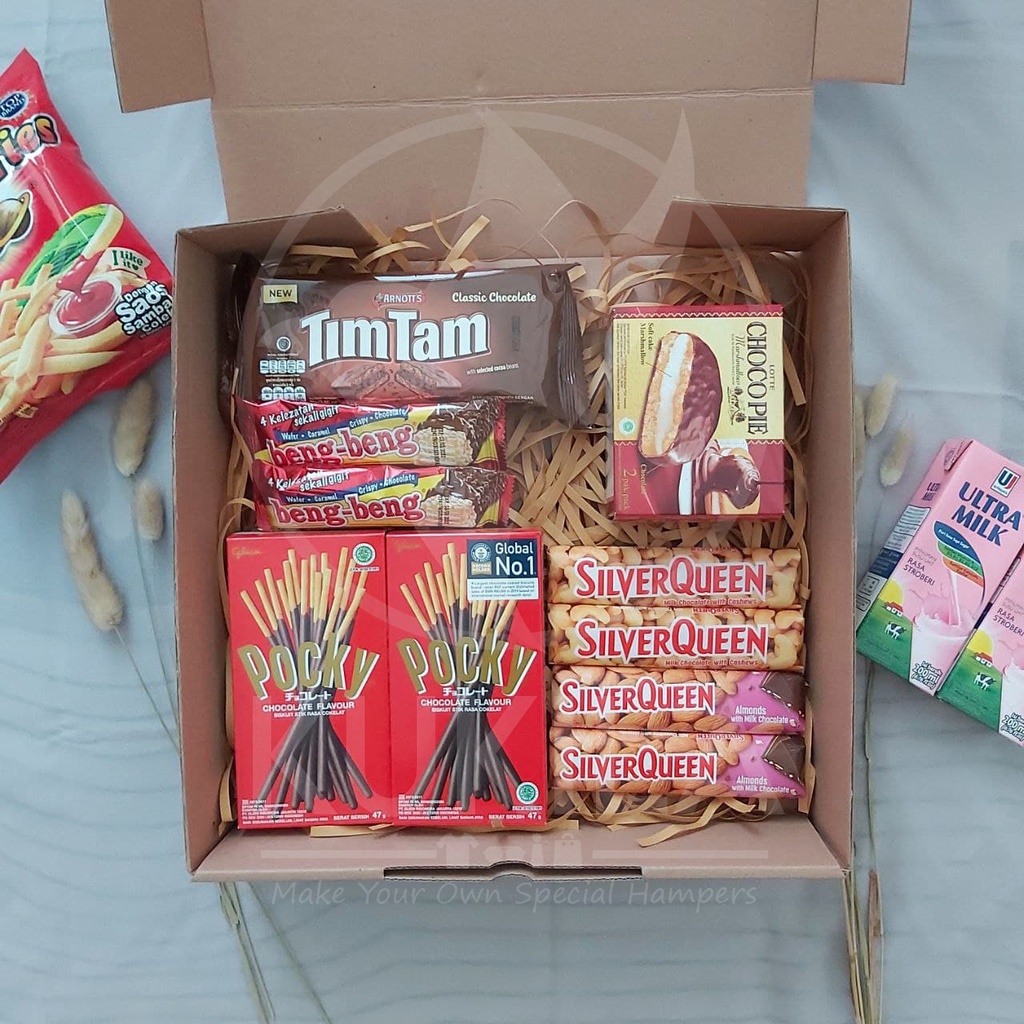

HAMPERS MAKANAN SNACK GIFT BOX ULTAH WISUDA CEWEK COWOK PAKET M2