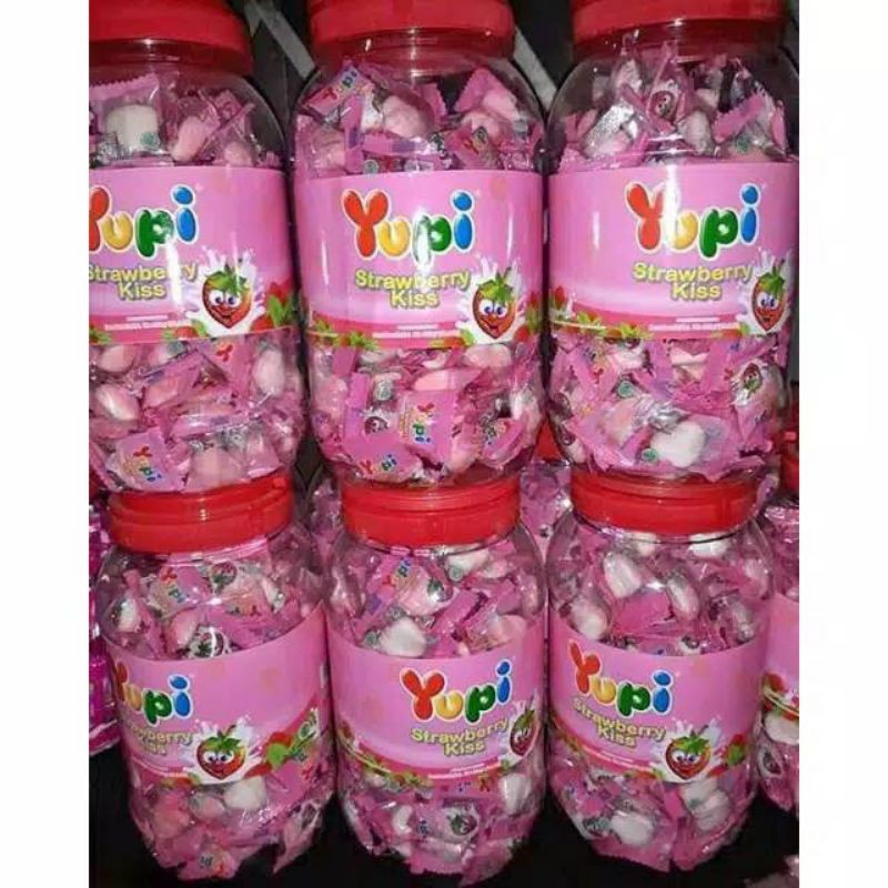 

YUPI TOPLES KISJAR 300 GRAM PERMEN YUPI STRAWBERRY KISS PREMEN KUNYAH