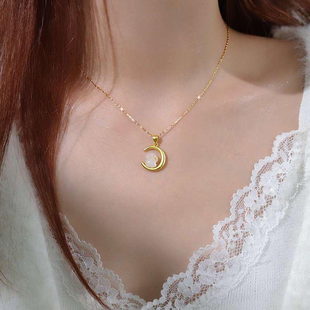 Mxbeauty Kalung Wanita Temperamen Elegan Desain Niche Bulan Giok Kelinci Berlapis Emas Peri Necklace