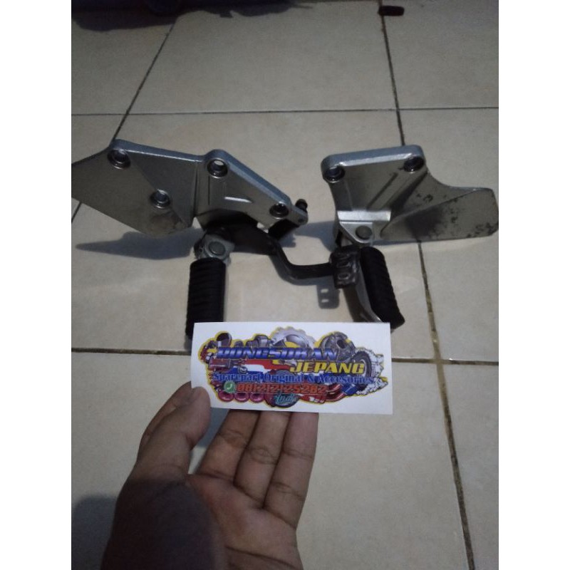 footstep depan ninja rr