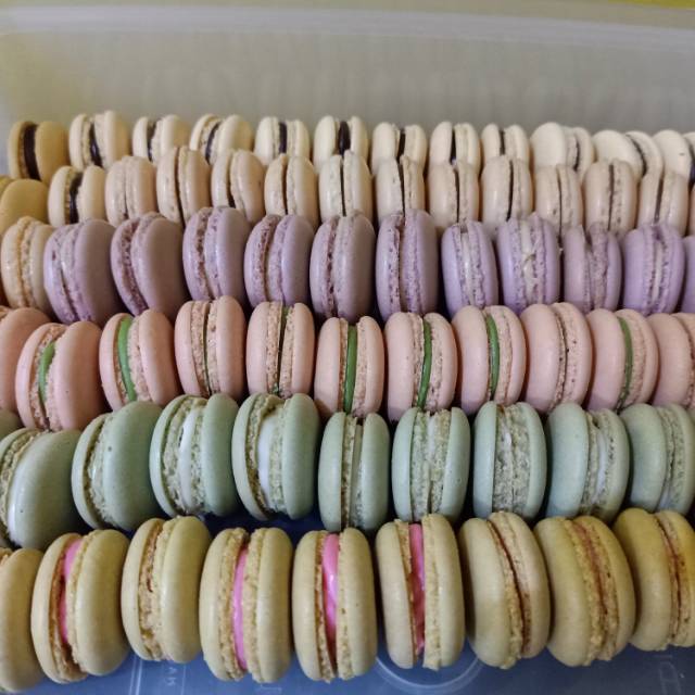 

Macaron asli Almond 6 rasa / Macaron