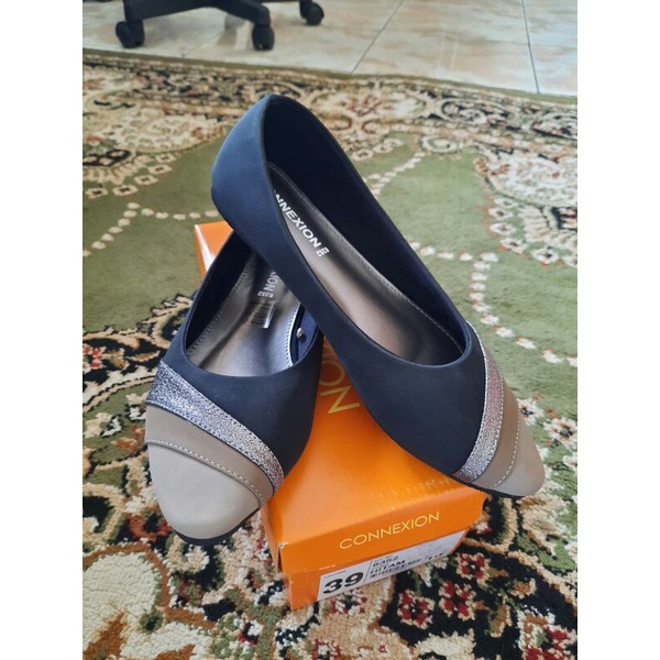Flat Shoes Connexion / sepatu flat hitam Connexion