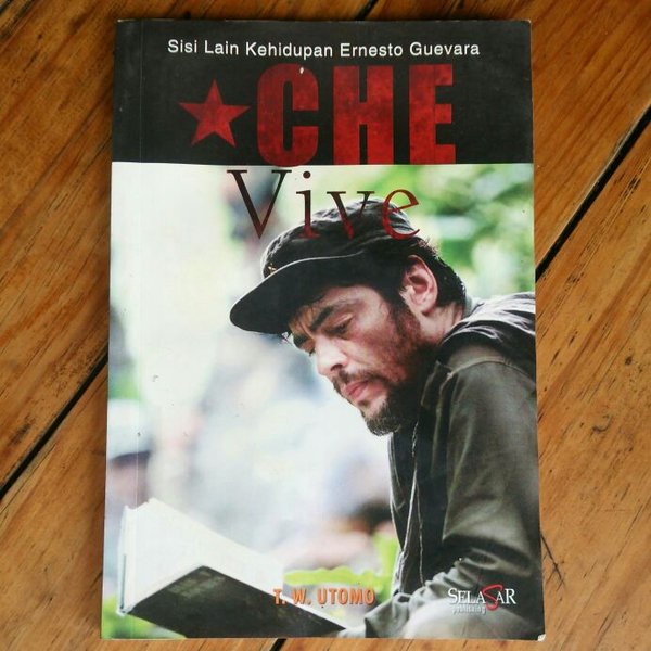 Buku Sisi Lain Kehidupan Ernesto Guevara  (CHE)